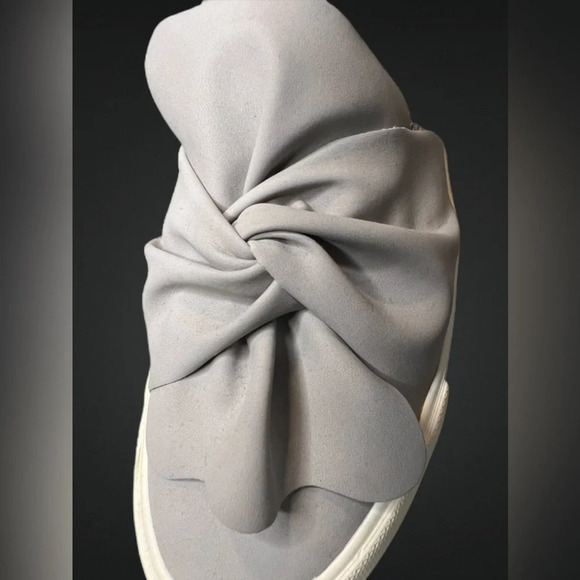 Chic American Eagle Light Smoke Sneakers Size 7 with Elegant Twisted Bow Detail - Picture 6 of 9